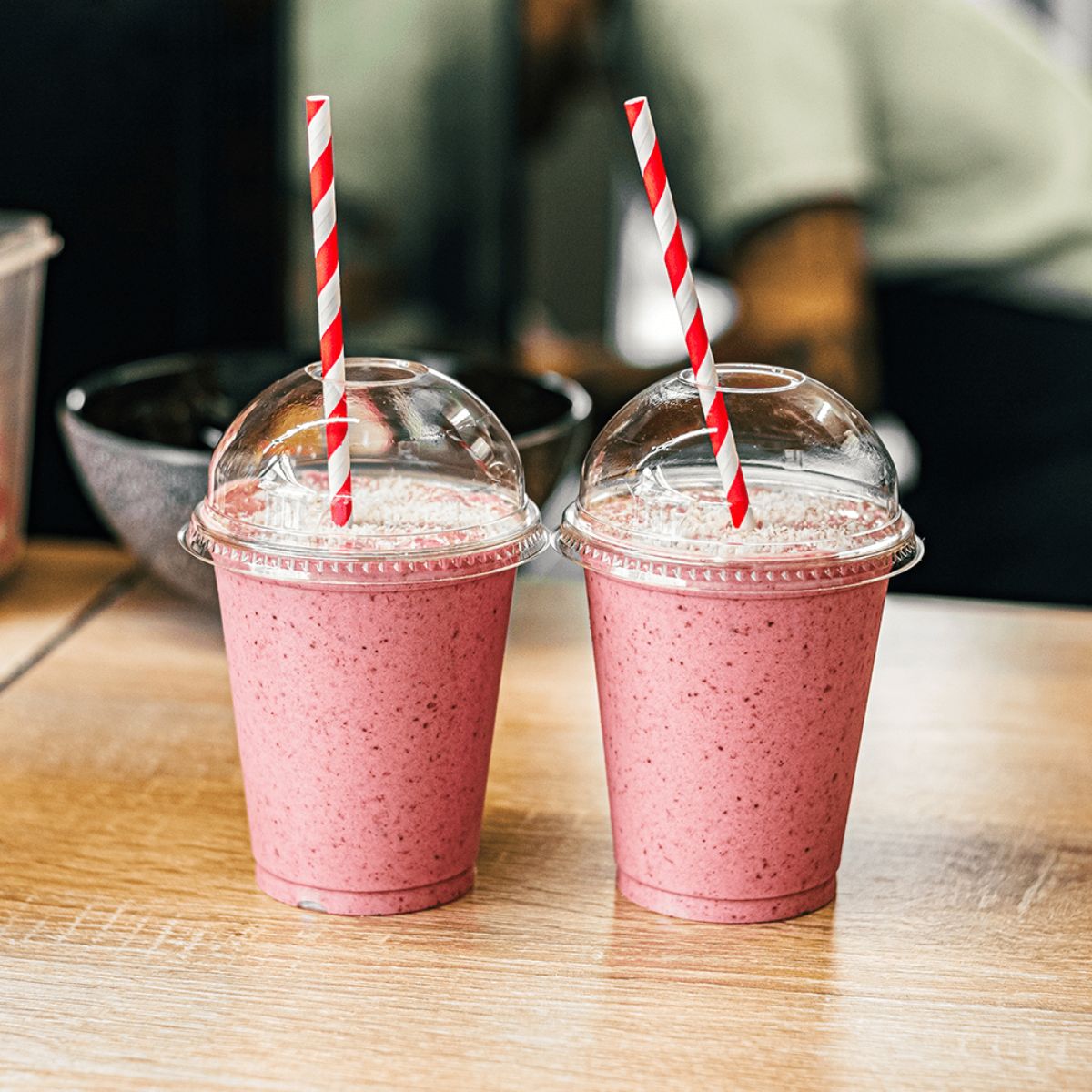 Pack of 1000 Premium Smoothie Cups with Dome Lids – Sizes: 10oz / 12oz / 16oz / 20oz / 24oz.