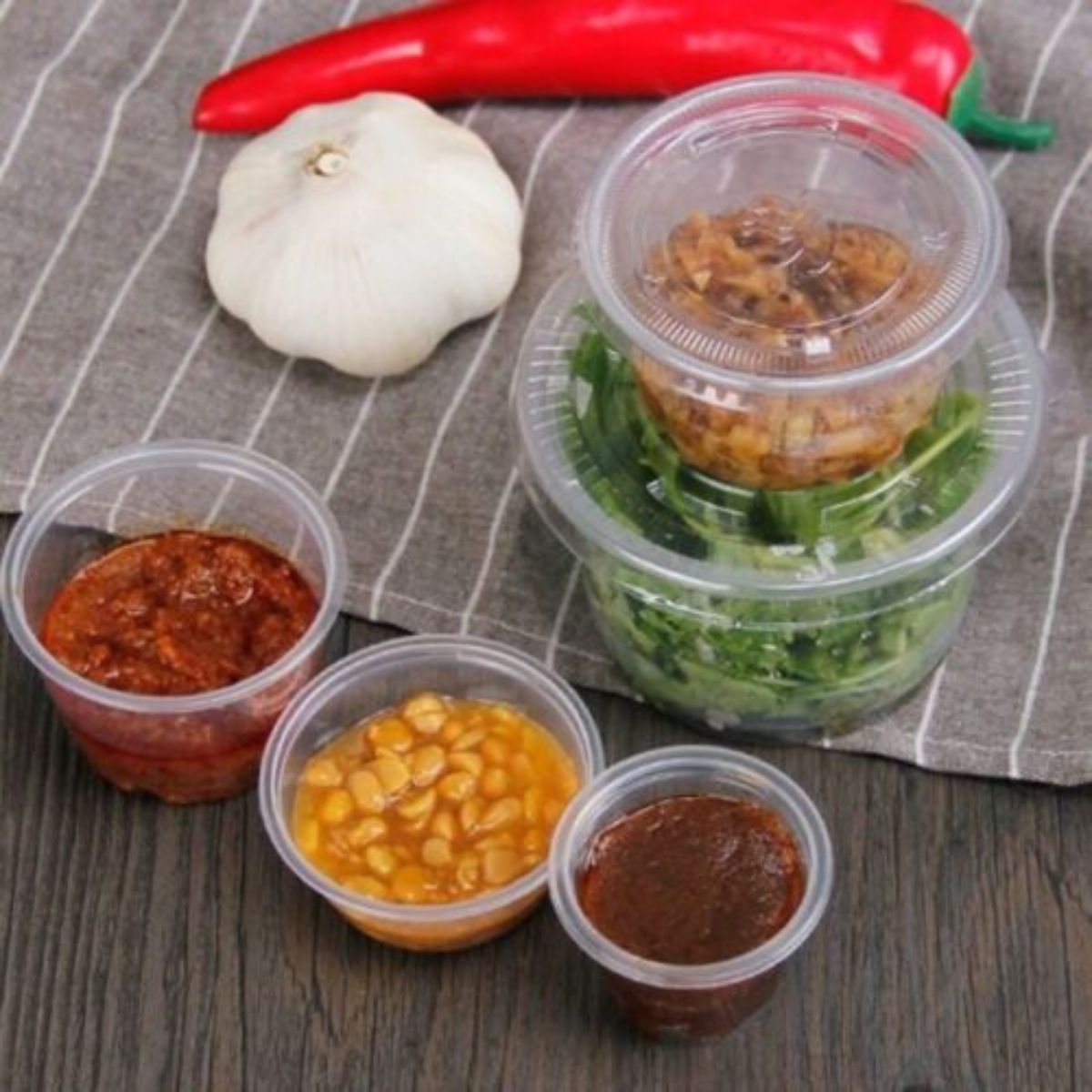 Pack of 1000 Plastic Sauce Containers with Lids Available in 2oz / 4oz Sizes