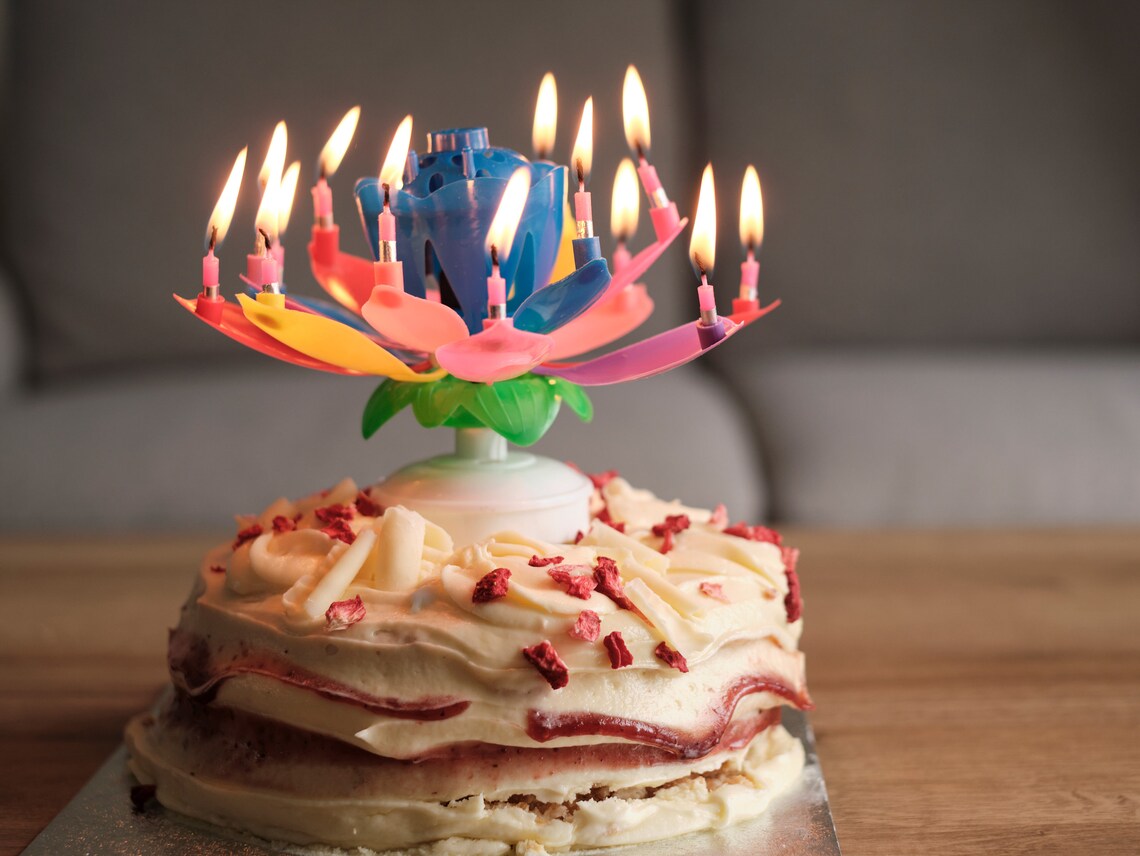 Musical Lotus Flower Birthday Candle – Rotating Candle with Music & Petal Opening